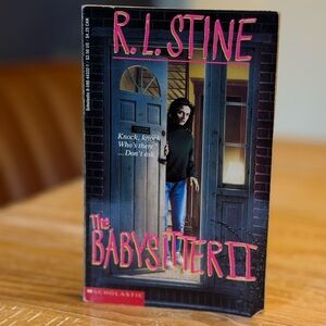 Scholastic R.L. Stine The Babysitter II - Pink and Blue Cover